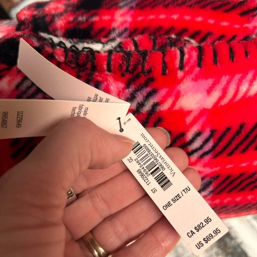 VICTORIA'S SECRET Red/Pink Plaid COZY Sherpa Throw Blanket